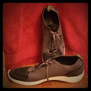Men's Athletic Shoes - Black and Gray